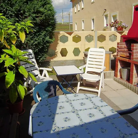 アパート Quaint In Mittelndorf With Valley View ゼーブニッツ