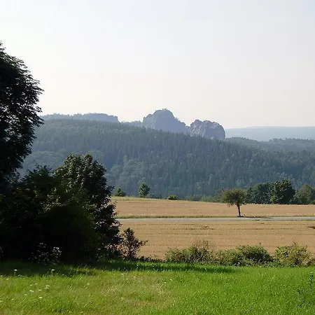 Quaint In Mittelndorf With Valley View アパート ゼーブニッツ